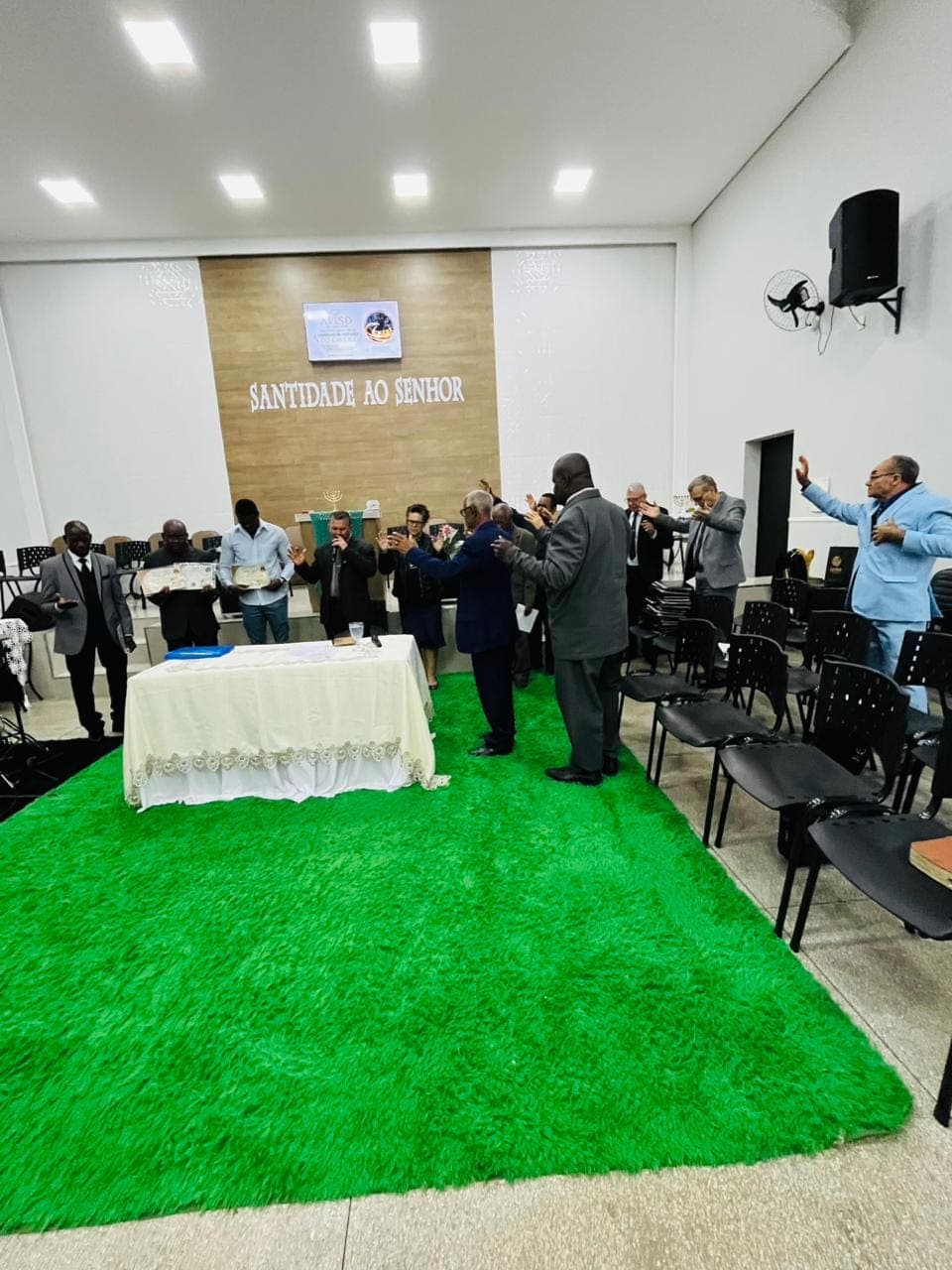 Ministros e líderes reunidos em evento institucional da CMEBE